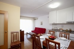Imagen de la habitación del Hotel Mediterranean Suite. Foto 2