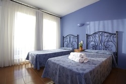 Imagen de la habitación del Hotel Mediterranean Suite. Foto 3