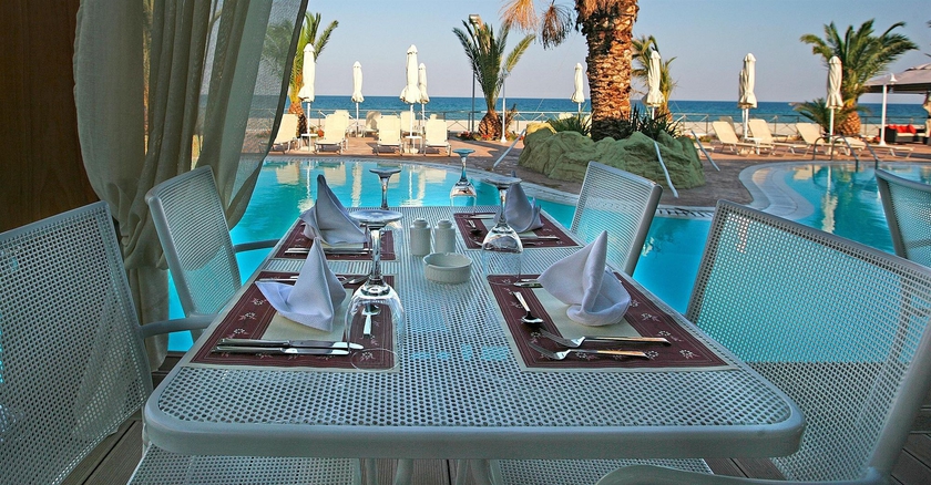 Imagen del bar/restaurante del Hotel Mediterranean Village and Spa. Foto 8