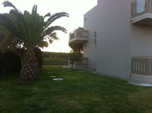 Imagen de los exteriores del Hotel Mediterranean and Apartments. Foto 2