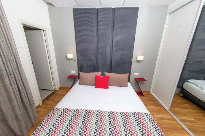 Imagen de la habitación del Hotel Mediterranee, Calvi. Foto 11