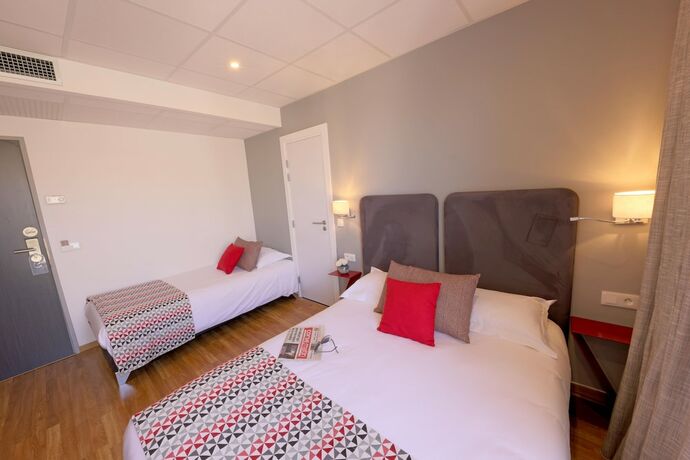 Imagen de la habitación del Hotel Mediterranee, Calvi. Foto 21