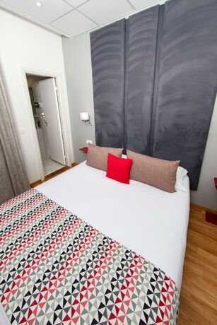 Imagen de la habitación del Hotel Mediterranee, Calvi. Foto 22