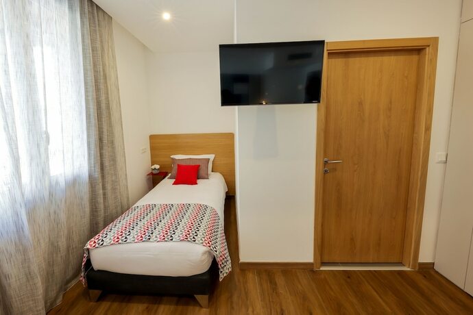 Imagen de la habitación del Hotel Mediterranee, Calvi. Foto 23