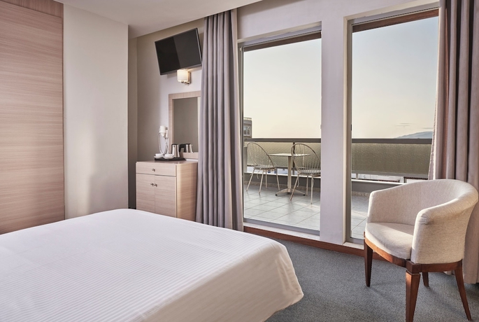 Imagen de la habitación del Hotel Mediterranee, Patras. Foto 5