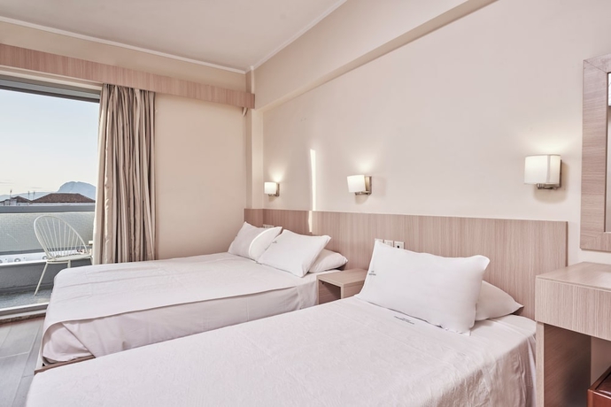 Imagen de la habitación del Hotel Mediterranee, Patras. Foto 7