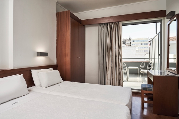 Imagen de la habitación del Hotel Mediterranee, Patras. Foto 11