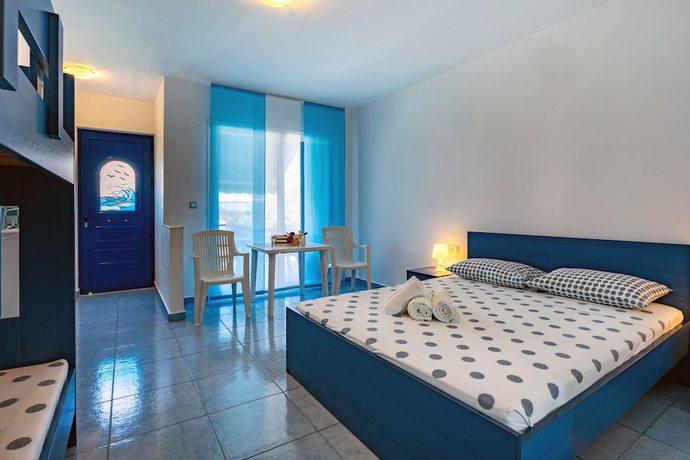 Imagen de la habitación del Hotel Mediterraneo, Archangelos. Foto 5