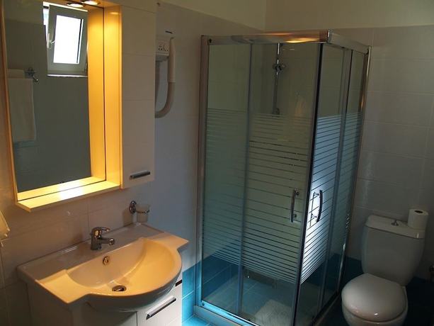 Imagen de la habitación del Hotel Mediterraneo, Archangelos. Foto 16