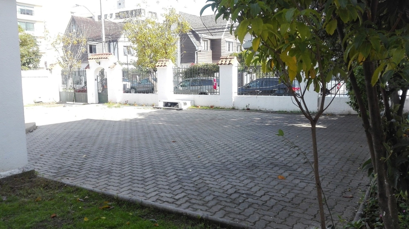 Imagen de los exteriores del Hotel Mediterraneo Bandb. Foto 15