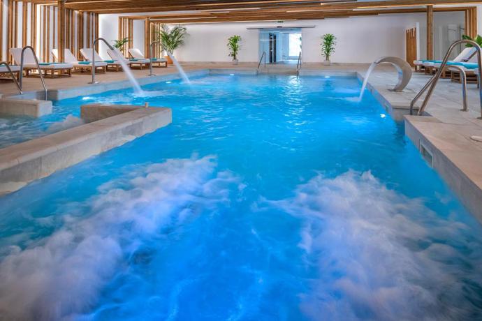 Imagen de los interiores del Hotel Mediterraneo Bay Hotel & Resort. Foto 12