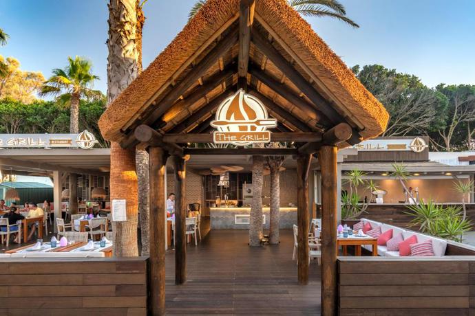 Imagen del bar/restaurante del Hotel Mediterraneo Bay Hotel & Resort. Foto 5