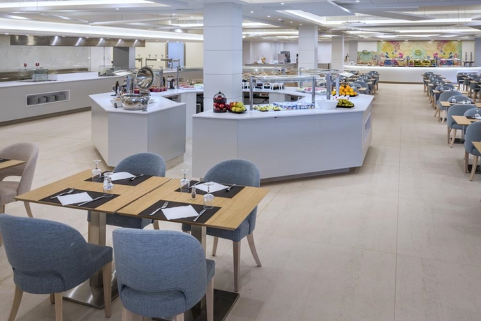 Imagen de los interiores del Hotel Mediterraneo Bay Hotel & Resort. Foto 16