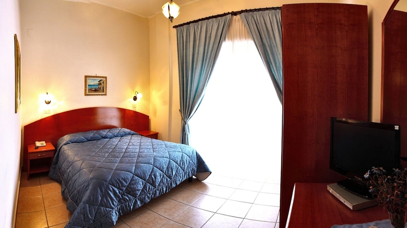 Imagen de la habitación del Hotel Mediterraneo, Cefalu. Foto 10