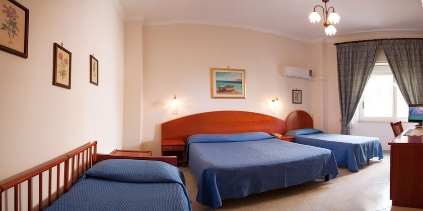 Imagen de la habitación del Hotel Mediterraneo, Cefalu. Foto 12