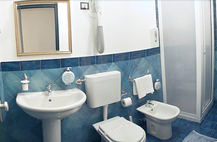 Imagen de la habitación del Hotel Mediterraneo, Cefalu. Foto 15