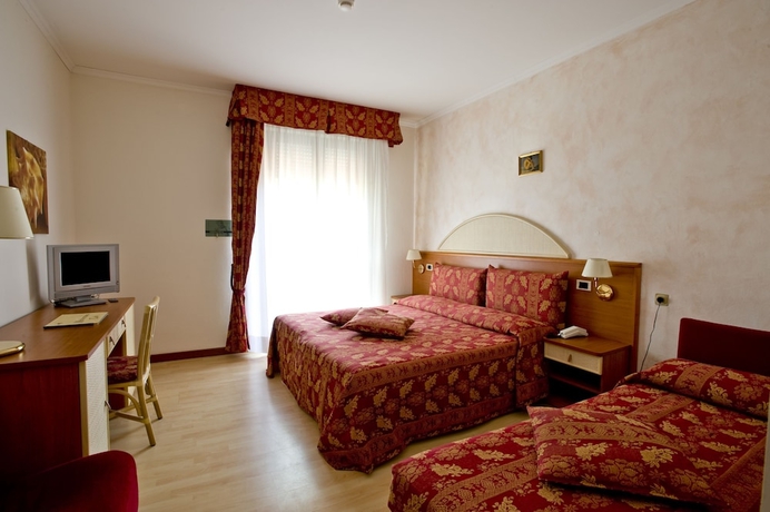 Imagen de la habitación del Hotel Mediterraneo Club Benessere. Foto 2