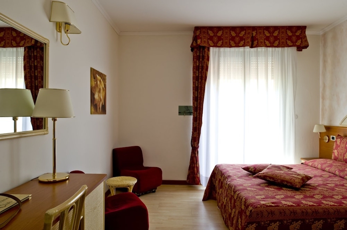 Imagen de la habitación del Hotel Mediterraneo Club Benessere. Foto 3