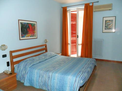 Imagen de la habitación del Hotel Mediterraneo, Giovinazzo. Foto 1