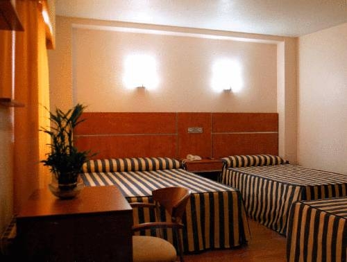 Imagen de la habitación del Hotel Mediterraneo, Guardamar del Segura. Foto 16