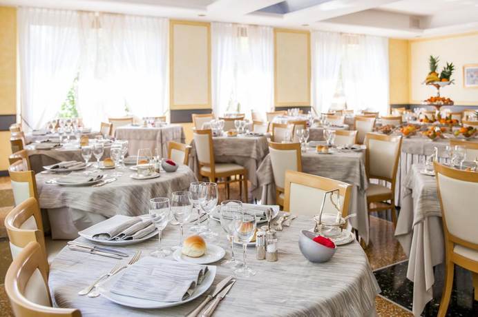 Imagen del bar/restaurante del Hotel Mediterraneo, Laigueglia. Foto 3