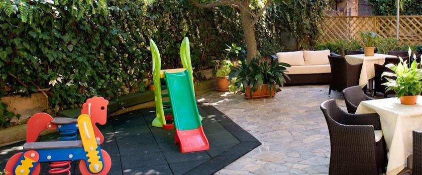Imagen de los exteriores del Hotel Mediterraneo, Laigueglia. Foto 16