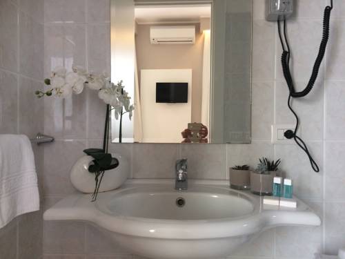 Imagen de la habitación del Hotel Mediterraneo Latina. Foto 5