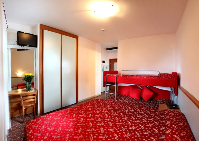 Imagen de la habitación del Hotel Mediterraneo, Lignano Sabbiadoro. Foto 2