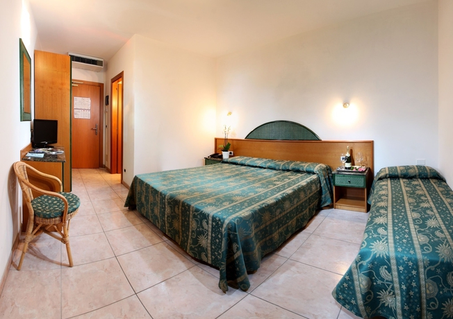 Imagen de la habitación del Hotel Mediterraneo, Lignano Sabbiadoro. Foto 6