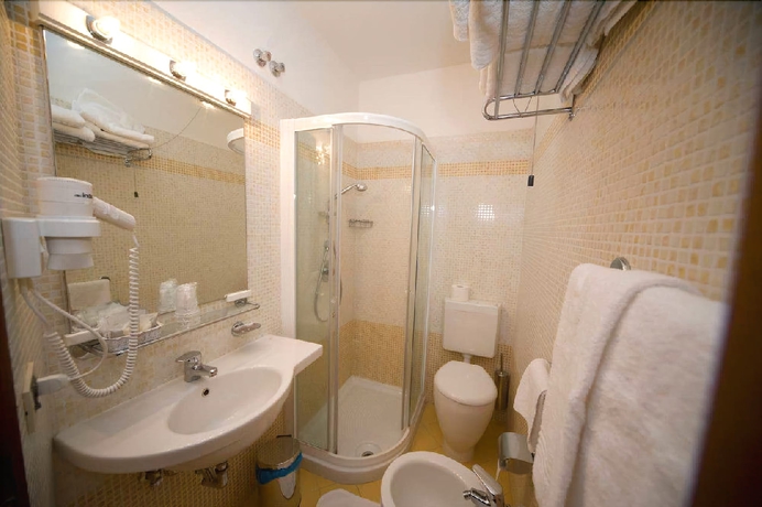 Imagen de la habitación del Hotel Mediterraneo, Lignano Sabbiadoro. Foto 7
