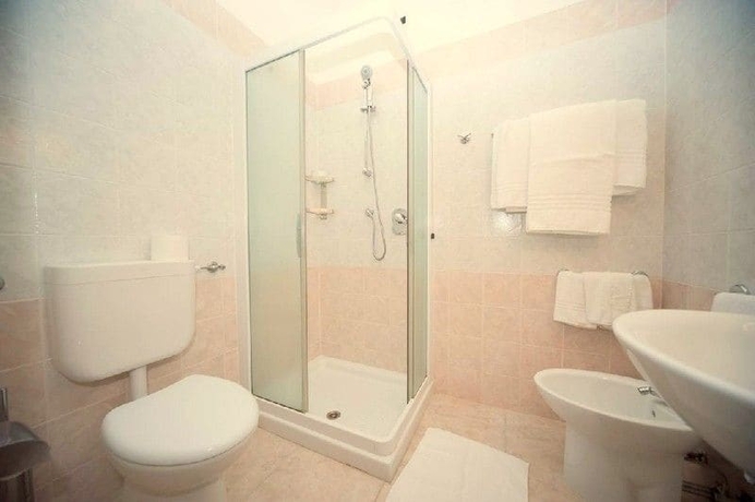 Imagen de la habitación del Hotel Mediterraneo, Lignano Sabbiadoro. Foto 9