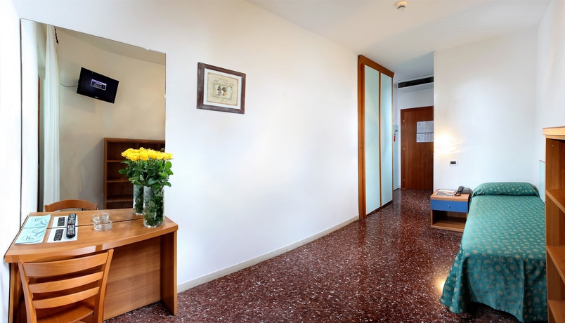 Imagen de la habitación del Hotel Mediterraneo, Lignano Sabbiadoro. Foto 14