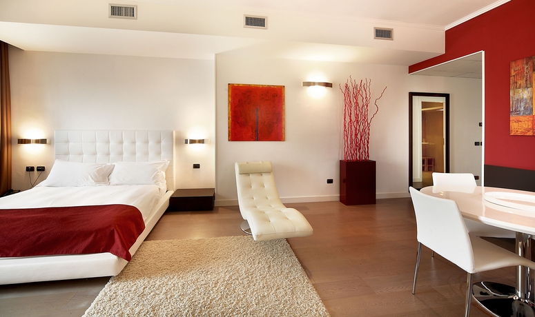 Imagen de la habitación del Hotel Mediterraneo Palace, Ragusa. Foto 7