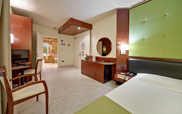 Imagen de la habitación del Hotel Mediterraneo Palace, Ragusa. Foto 9