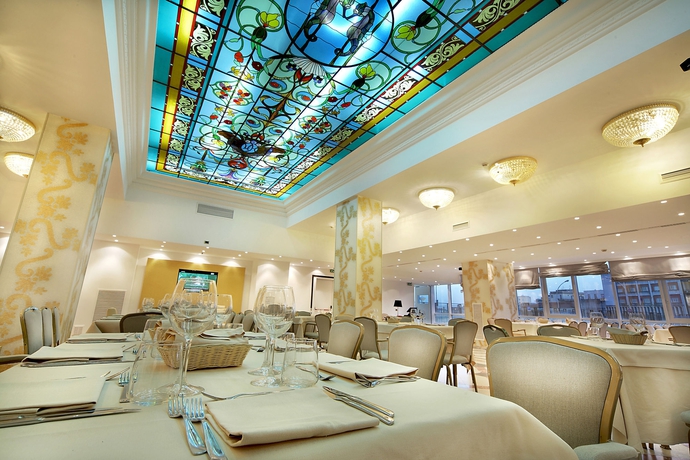 Imagen del bar/restaurante del Hotel Mediterraneo Palace, Ragusa. Foto 4