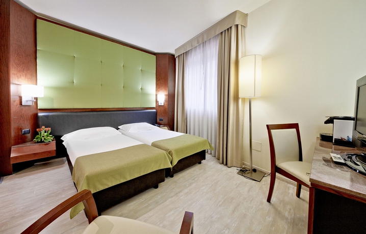 Imagen de la habitación del Hotel Mediterraneo Palace, Ragusa. Foto 10