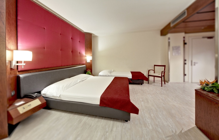 Imagen de la habitación del Hotel Mediterraneo Palace, Ragusa. Foto 12