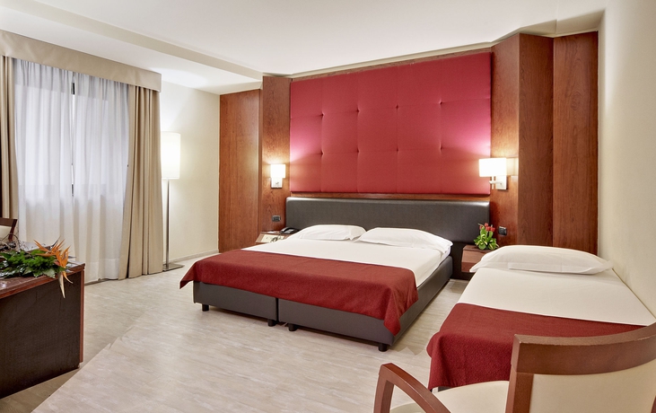 Imagen de la habitación del Hotel Mediterraneo Palace, Ragusa. Foto 14