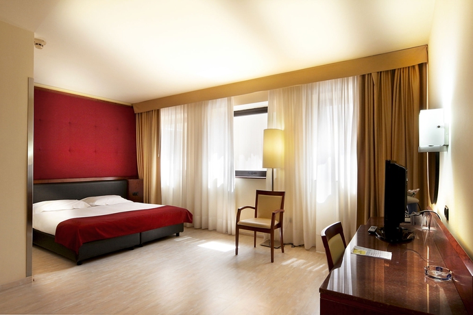 Imagen de la habitación del Hotel Mediterraneo Palace, Ragusa. Foto 15