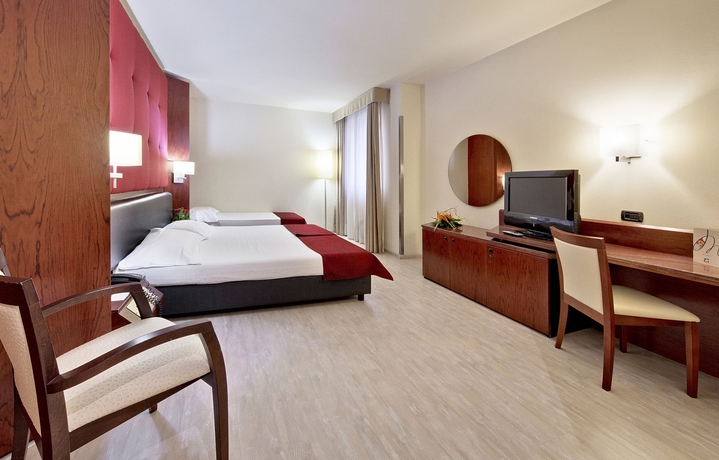 Imagen de la habitación del Hotel Mediterraneo Palace, Ragusa. Foto 16