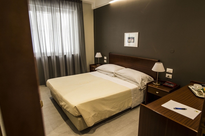 Imagen de la habitación del Hotel Mediterraneo, Palermo. Foto 5