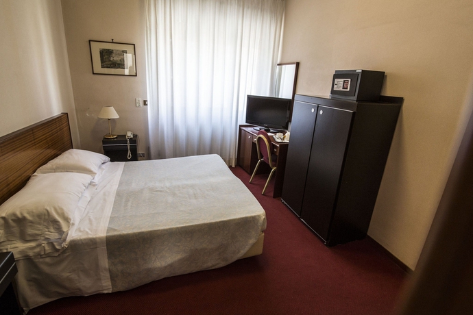 Imagen de la habitación del Hotel Mediterraneo, Palermo. Foto 10