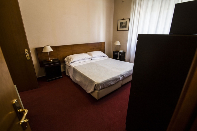 Imagen de la habitación del Hotel Mediterraneo, Palermo. Foto 11