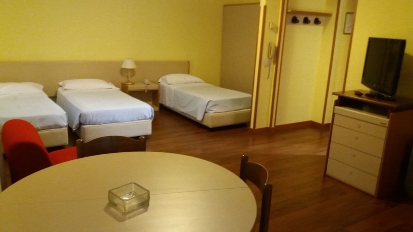 Imagen de la habitación del Hotel Mediterraneo, Palermo. Foto 17