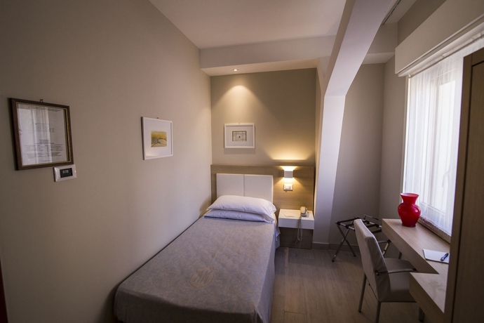 Imagen de la habitación del Hotel Mediterraneo, Palermo. Foto 18