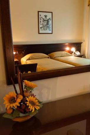 Imagen de la habitación del Hotel Mediterraneo, Pianoro. Foto 9