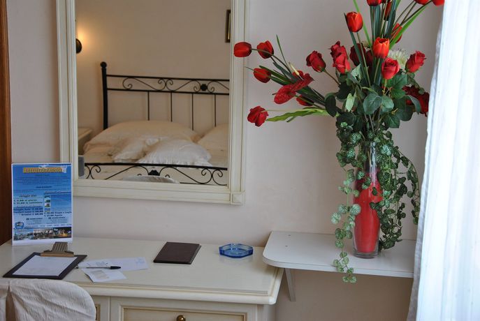 Imagen de la habitación del Hotel Mediterraneo, Porto Cesareo. Foto 10