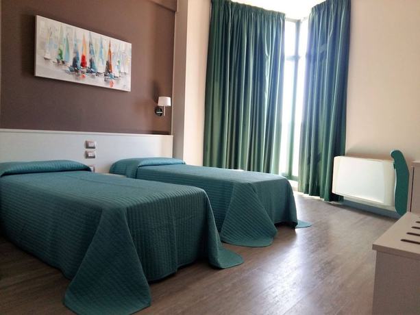 Imagen de la habitación del Hotel Mediterraneo Resort. Foto 3