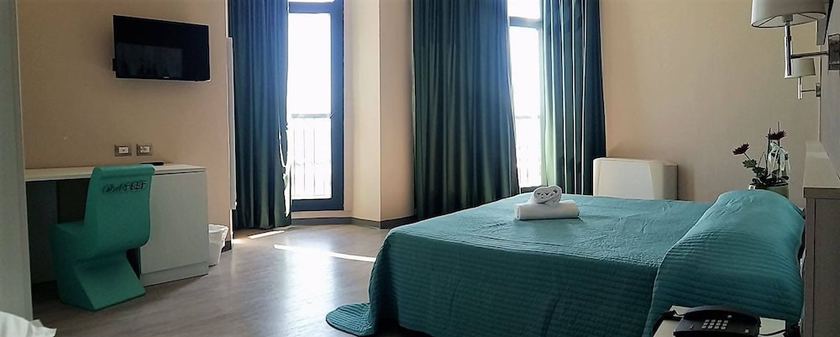 Imagen de la habitación del Hotel Mediterraneo Resort. Foto 4