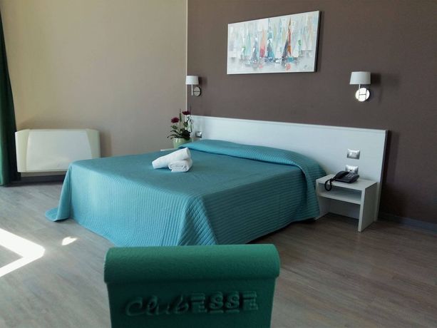Imagen de la habitación del Hotel Mediterraneo Resort. Foto 5
